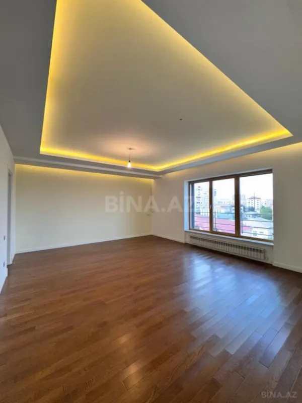 Satılır 10 otaqlı həyət evi 1100 m²