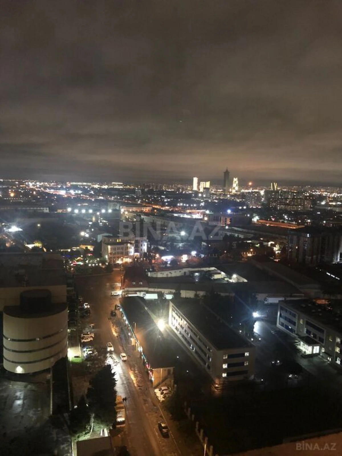 Satılır 3 otaqlı mənzil 104 m²