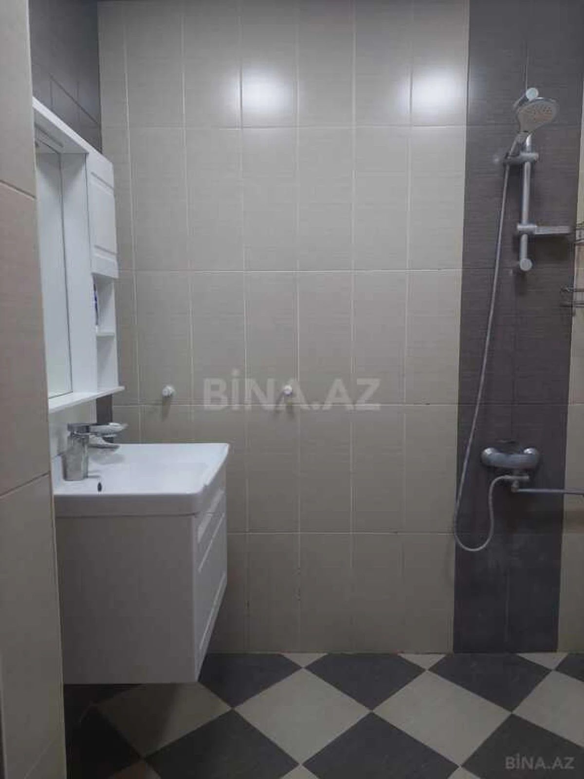 Satılır 3 otaqlı mənzil 104 m²