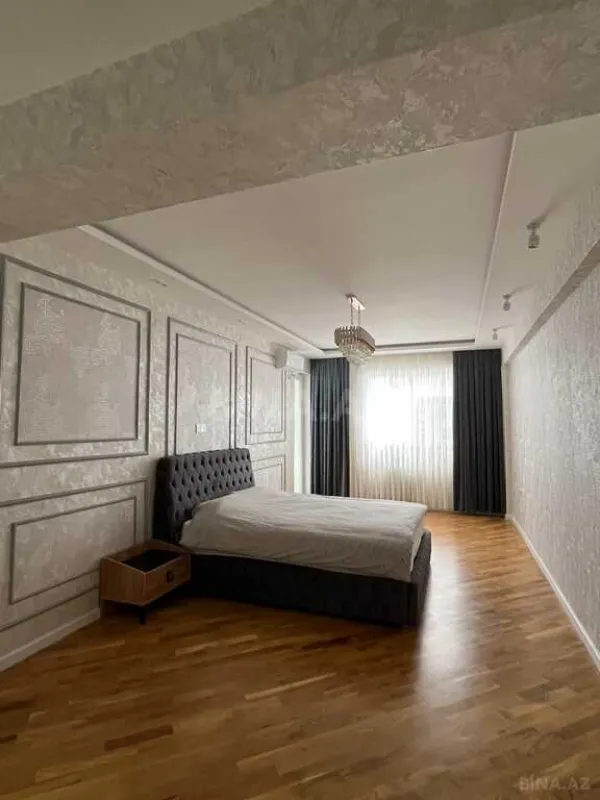 Satılır 4 otaqlı mənzil 155 m²