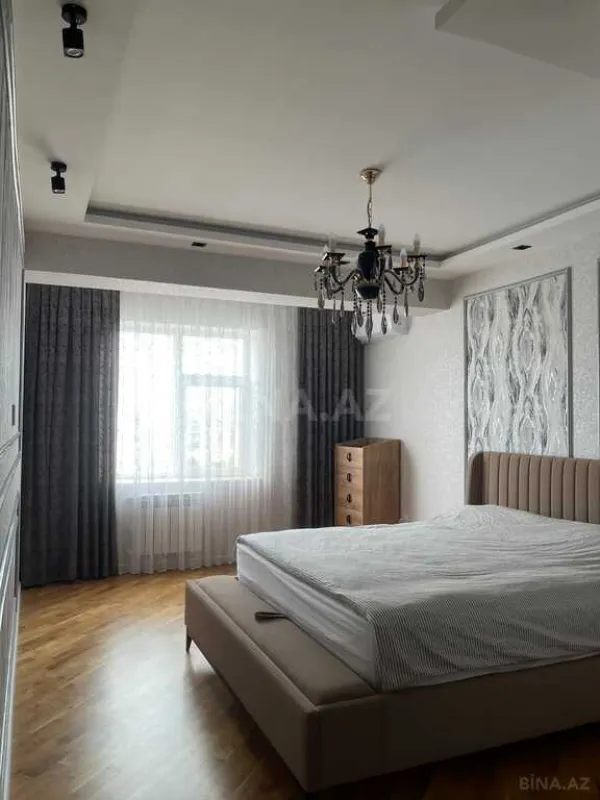 Satılır 4 otaqlı mənzil 155 m²