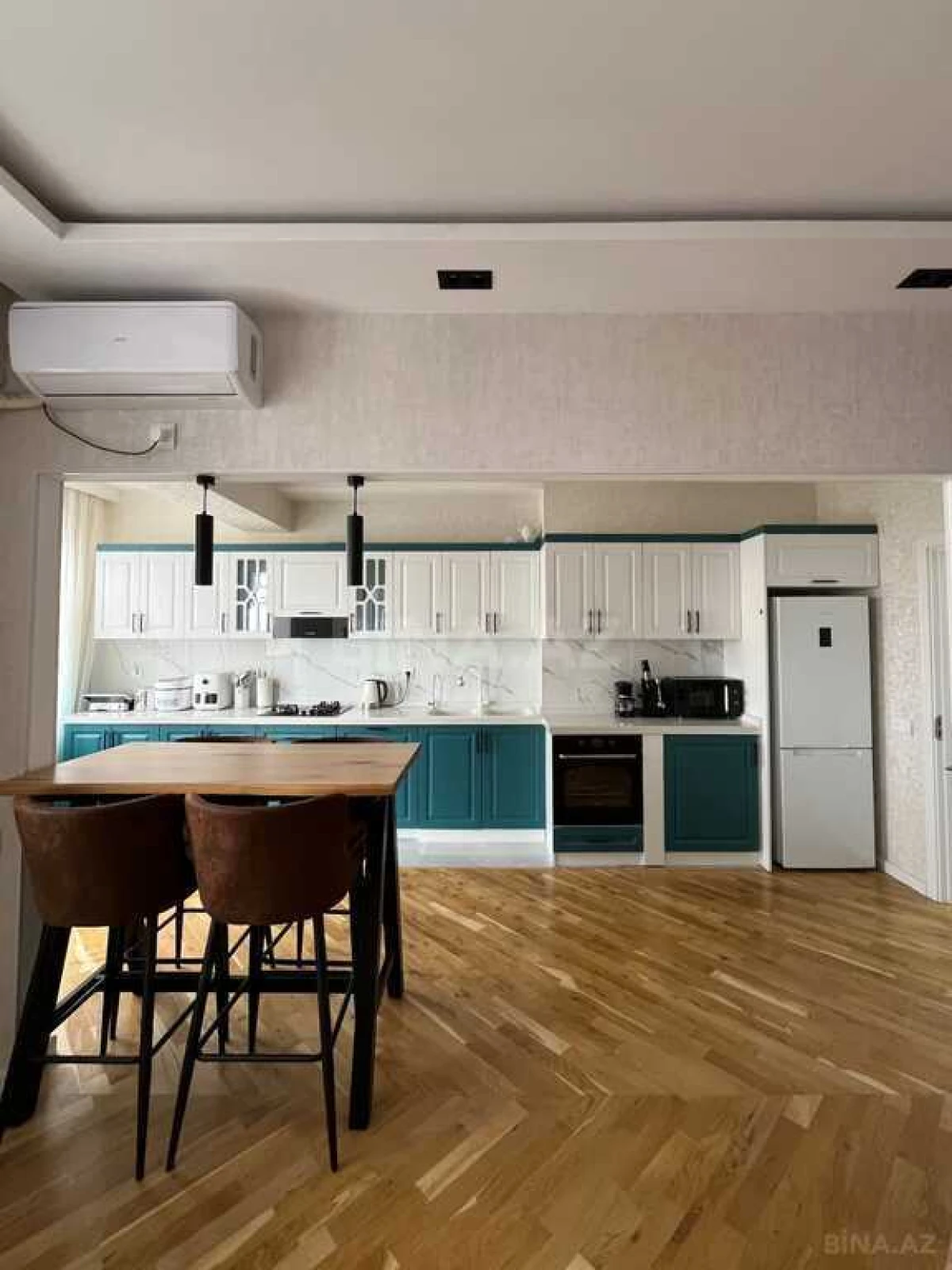 Satılır 4 otaqlı mənzil 155 m²