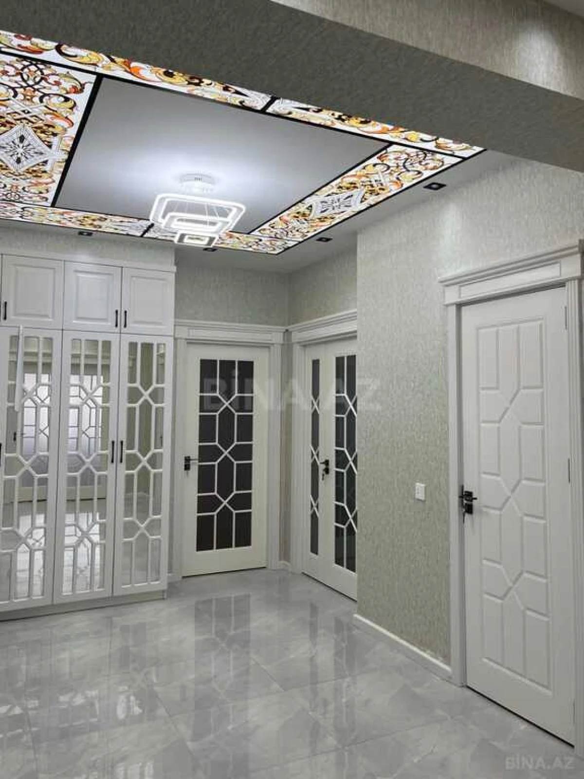 Satılır 4 otaqlı mənzil 155 m²