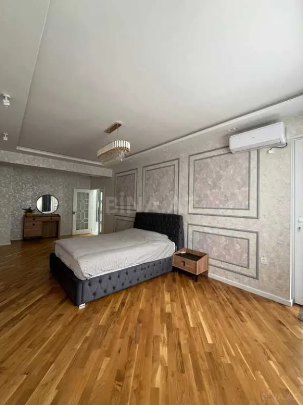 Satılır 4 otaqlı mənzil 155 m²