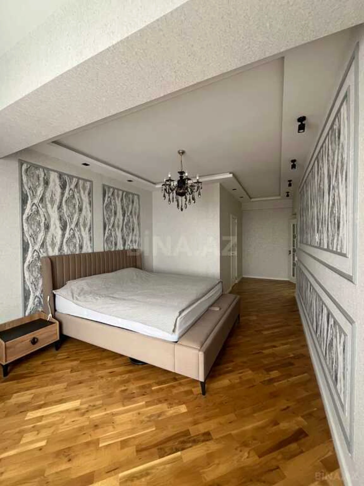 Satılır 4 otaqlı mənzil 155 m²