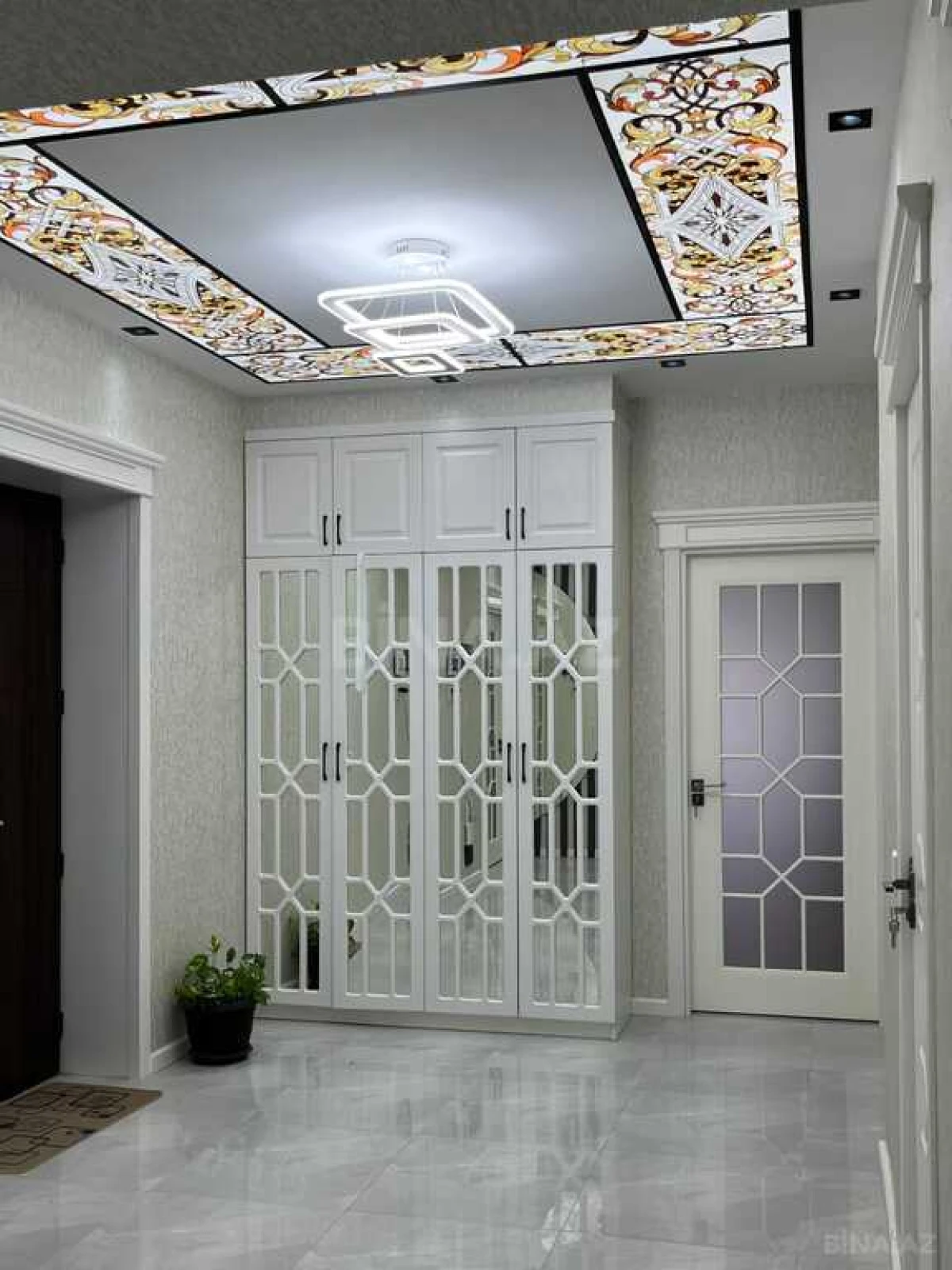 Satılır 4 otaqlı mənzil 155 m²