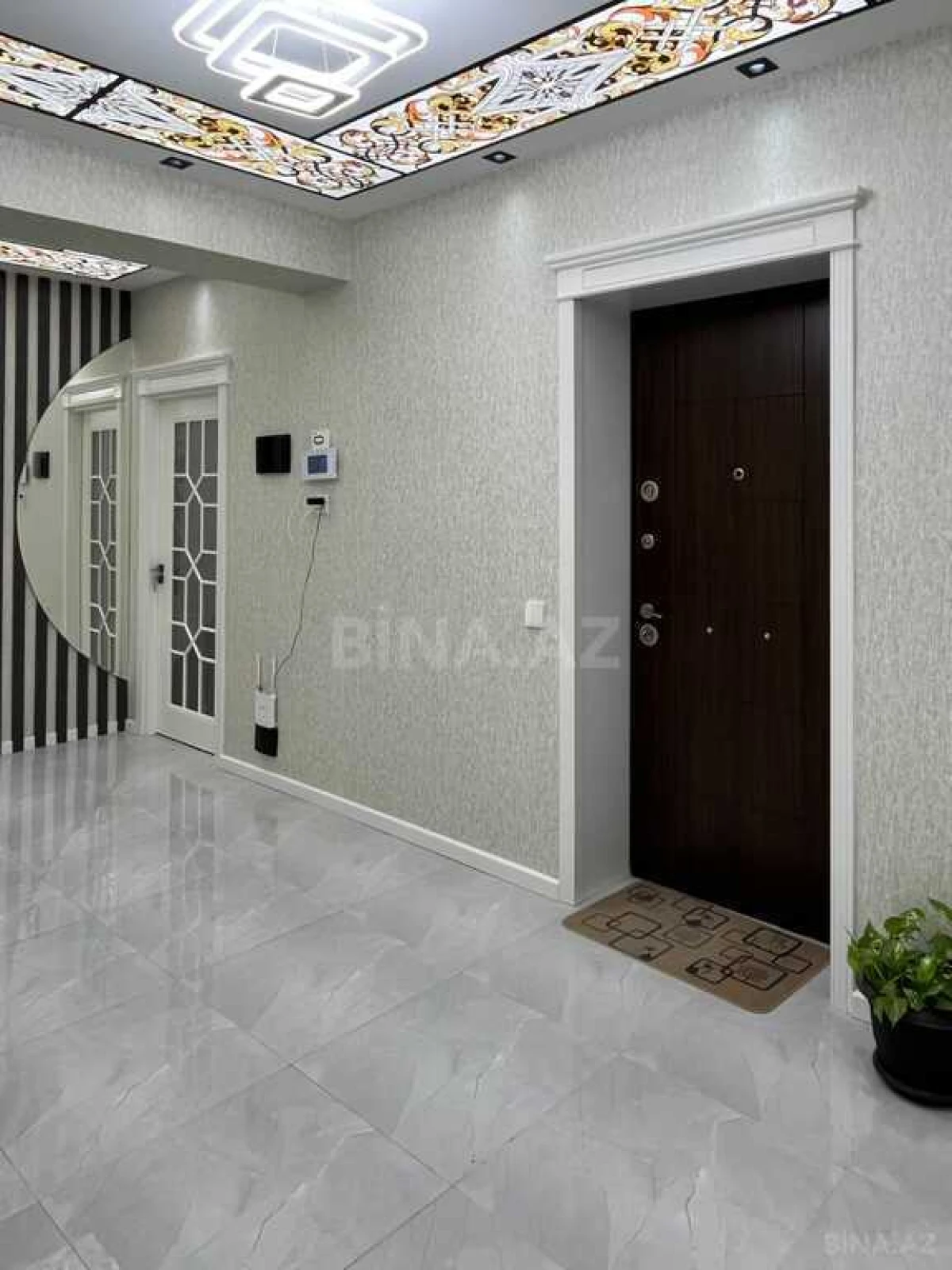 Satılır 4 otaqlı mənzil 155 m²