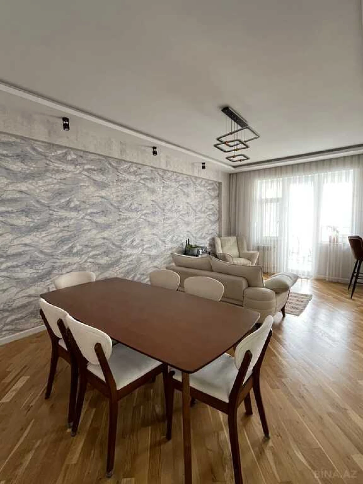 Satılır 4 otaqlı mənzil 155 m²