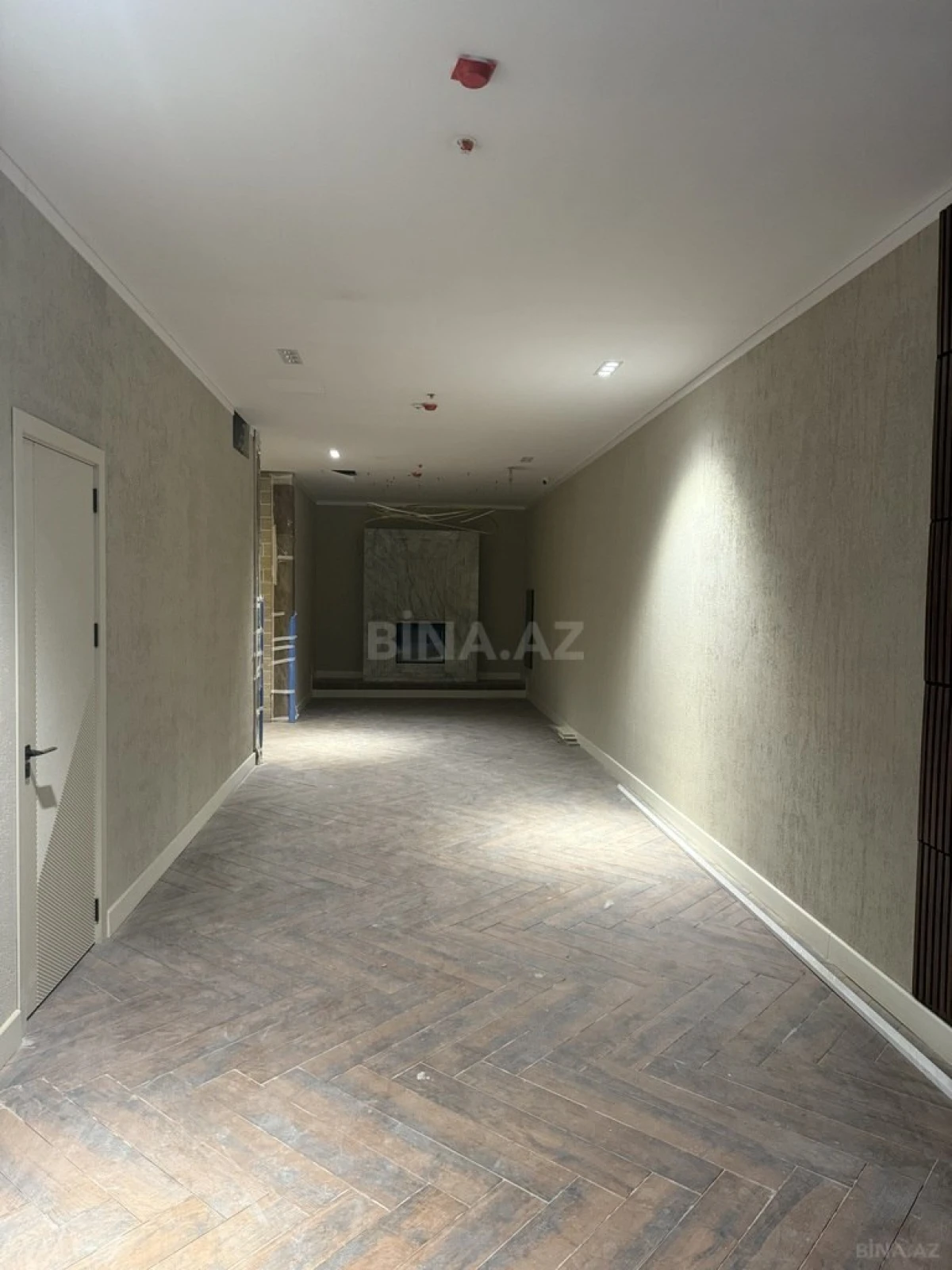 Satılır 6 otaqlı mənzil 290 m²