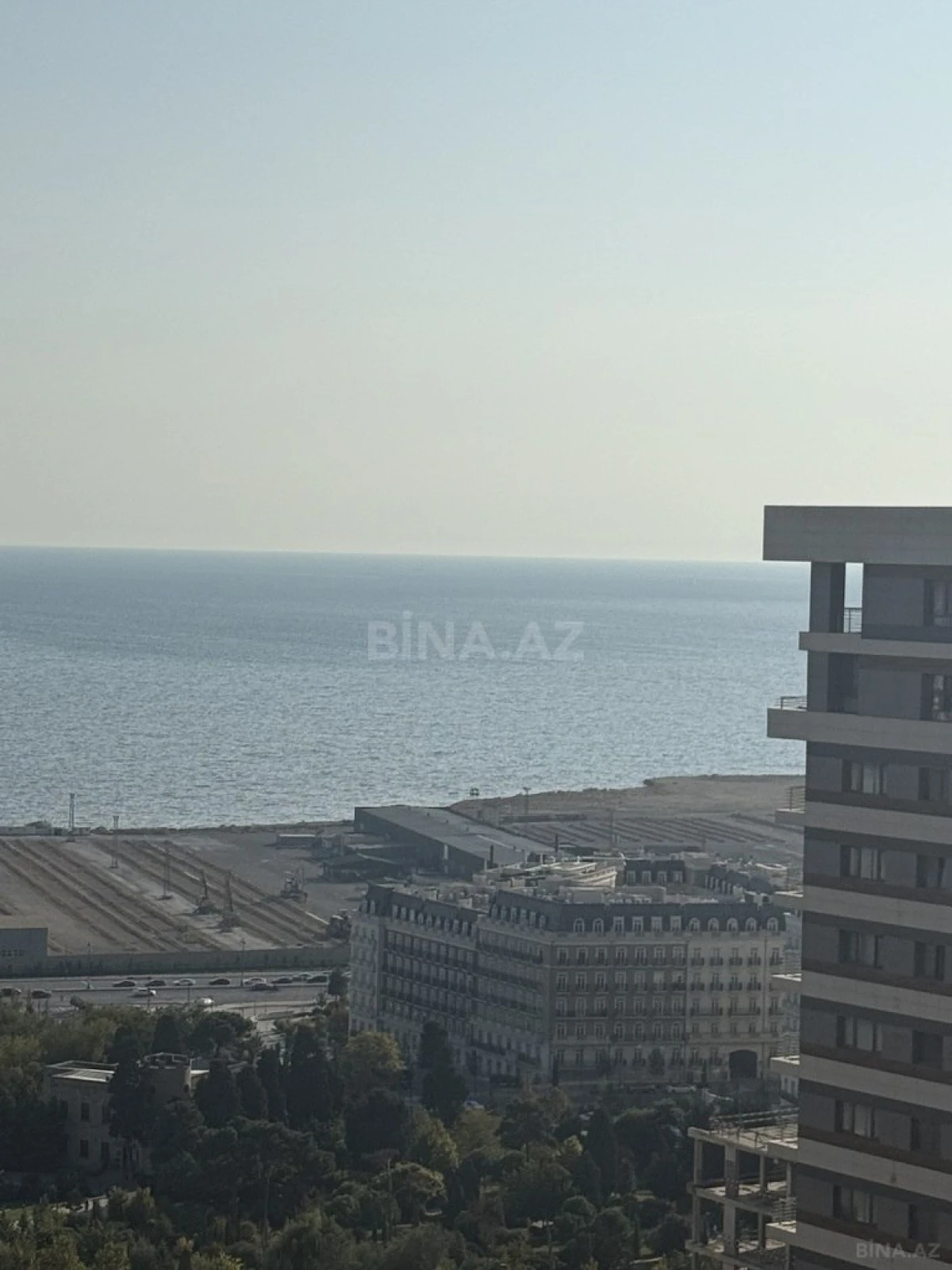 Satılır 6 otaqlı mənzil 290 m²