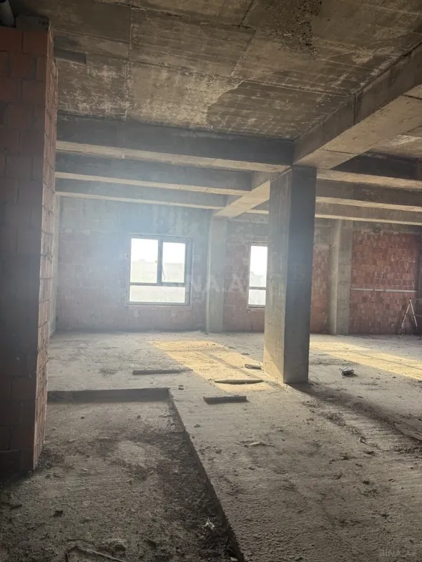 Satılır 6 otaqlı mənzil 290 m²