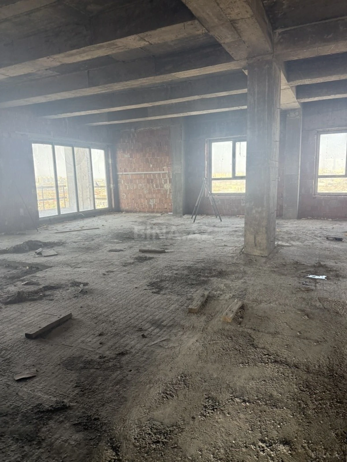 Satılır 6 otaqlı mənzil 290 m²