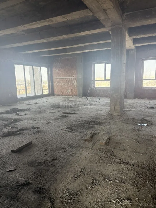 Satılır 6 otaqlı mənzil 290 m²