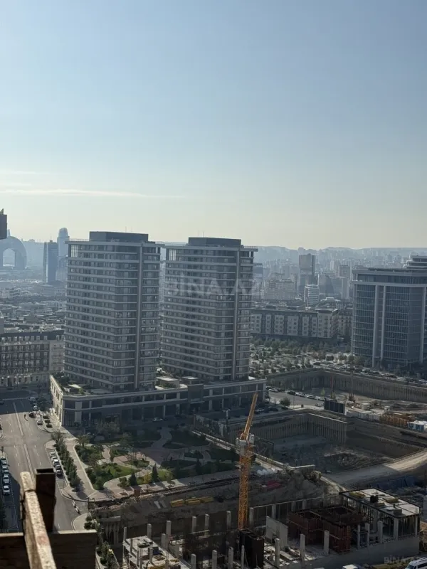Satılır 6 otaqlı mənzil 290 m²