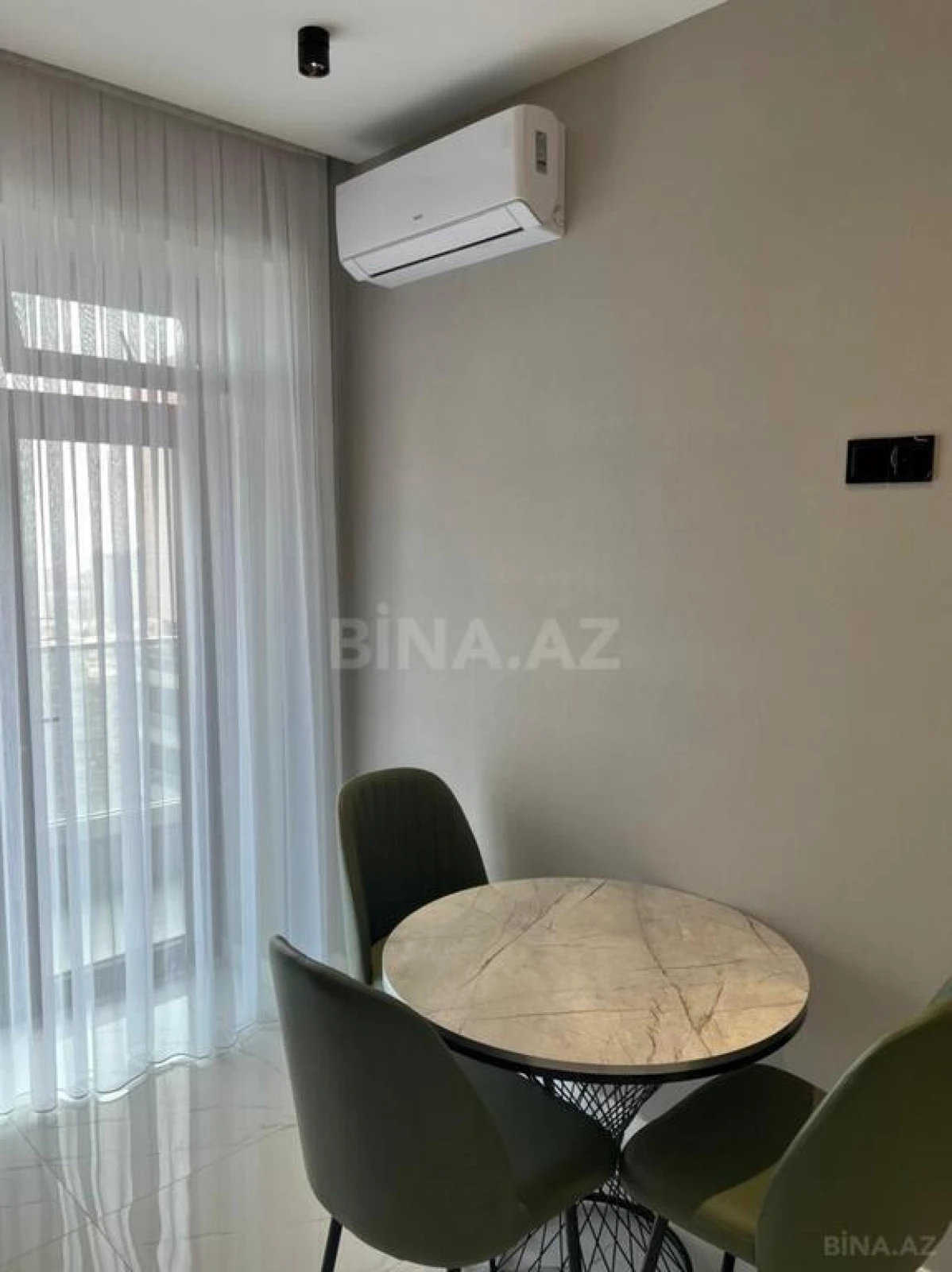 Satılır 2 otaqlı mənzil 105 m²