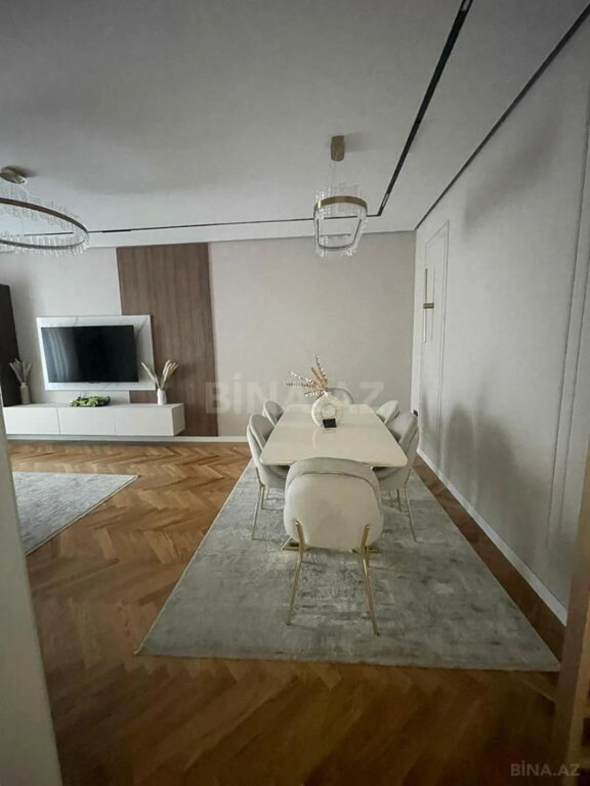 Satılır 2 otaqlı mənzil 105 m²