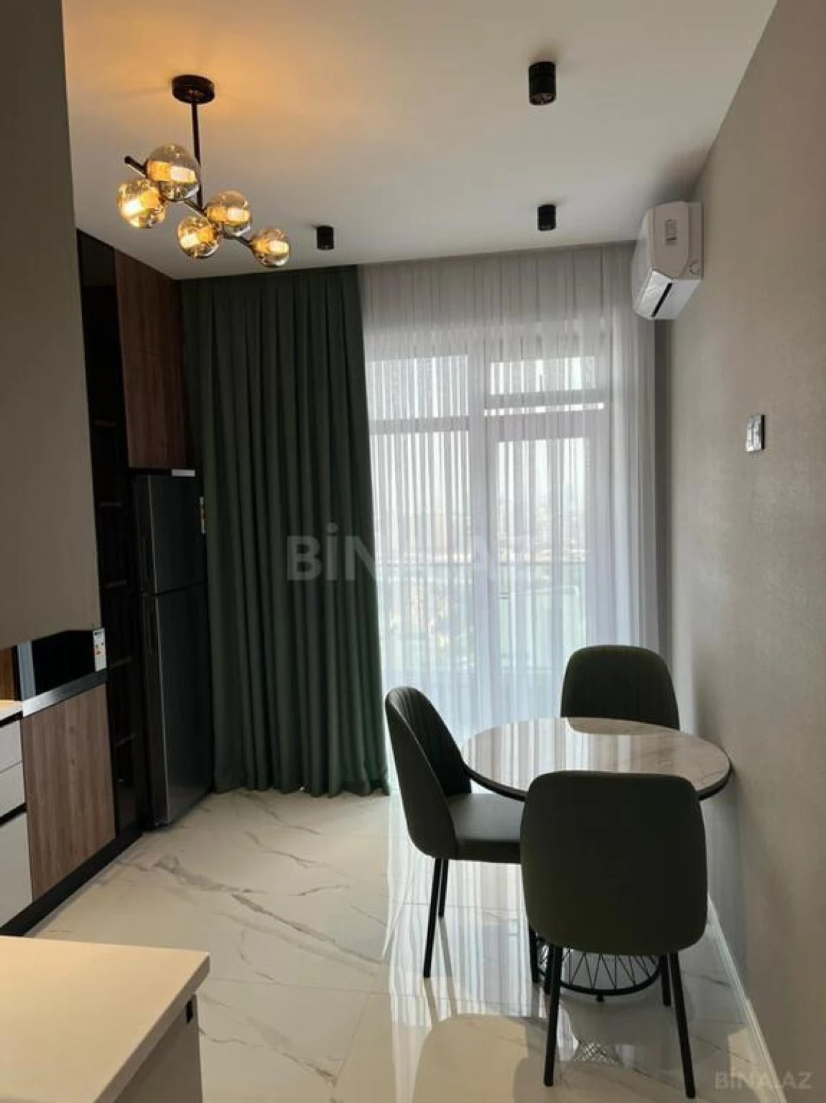Satılır 2 otaqlı mənzil 105 m²