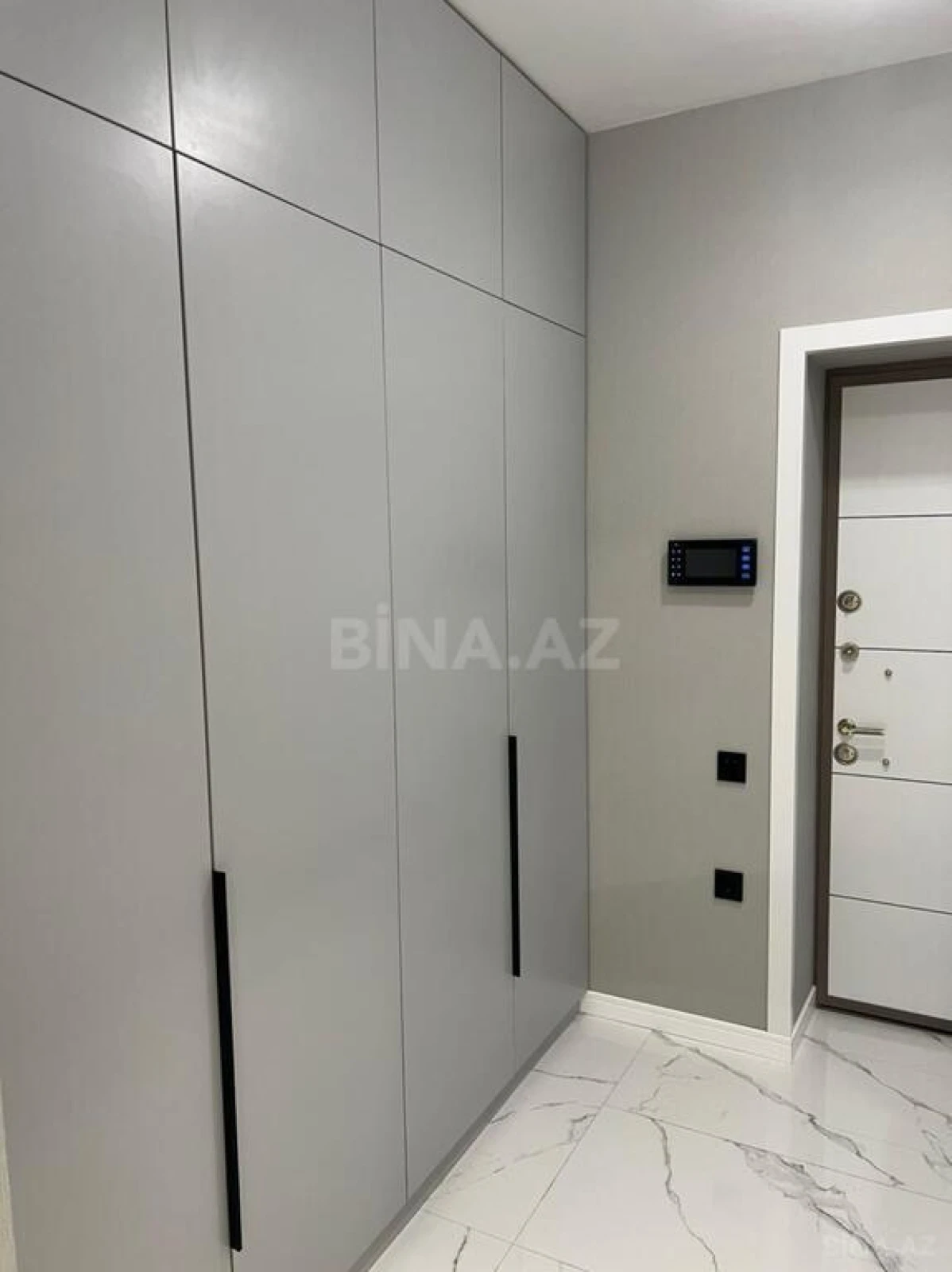 Satılır 2 otaqlı mənzil 105 m²