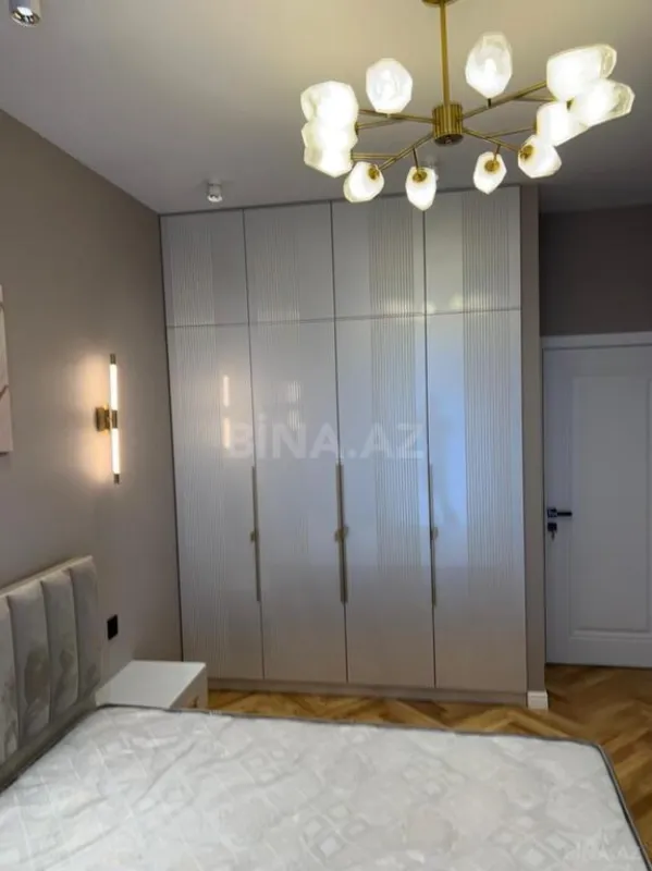 Satılır 2 otaqlı mənzil 105 m²