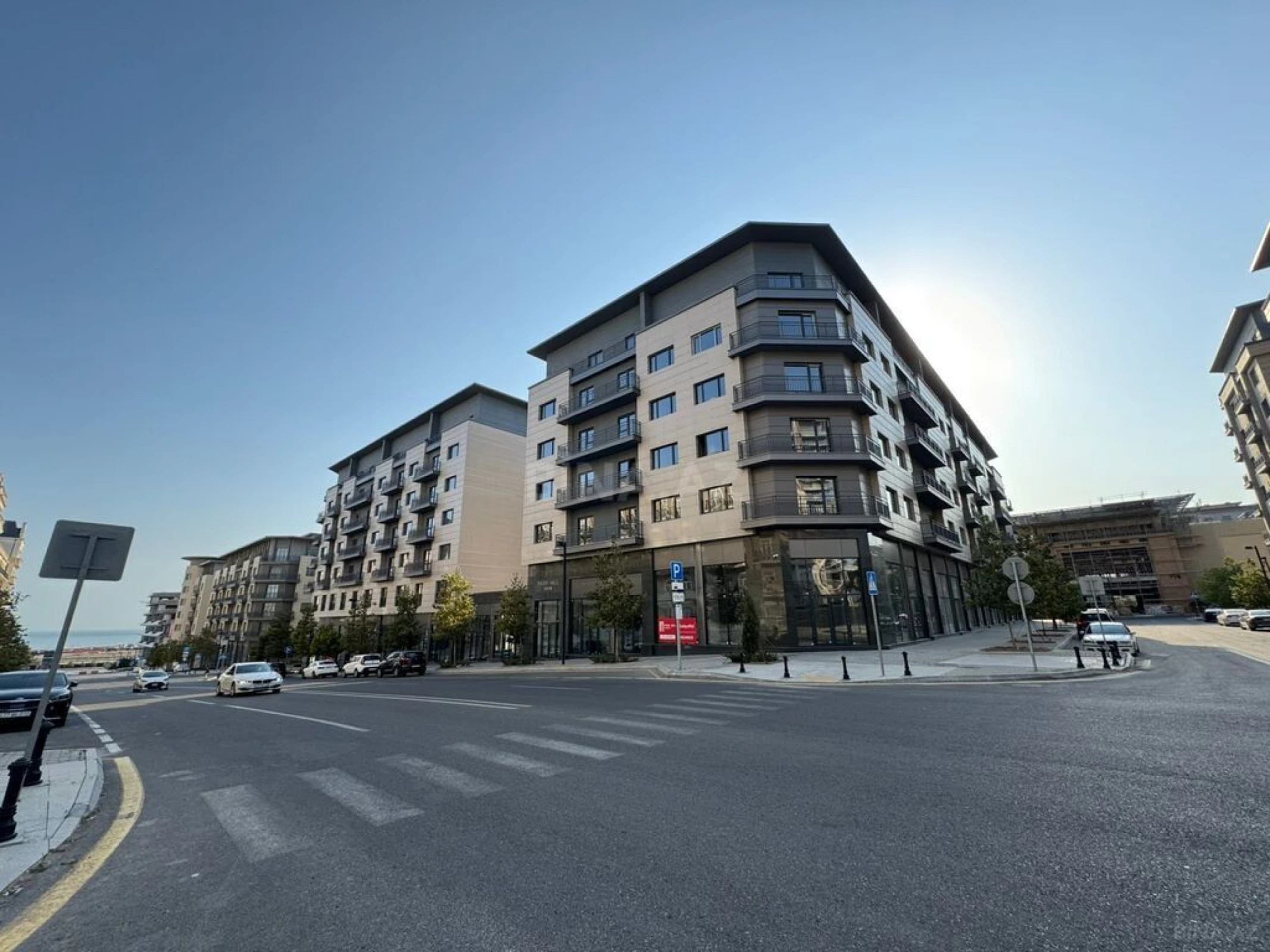 Satılır 3 otaqlı mənzil 129 m²