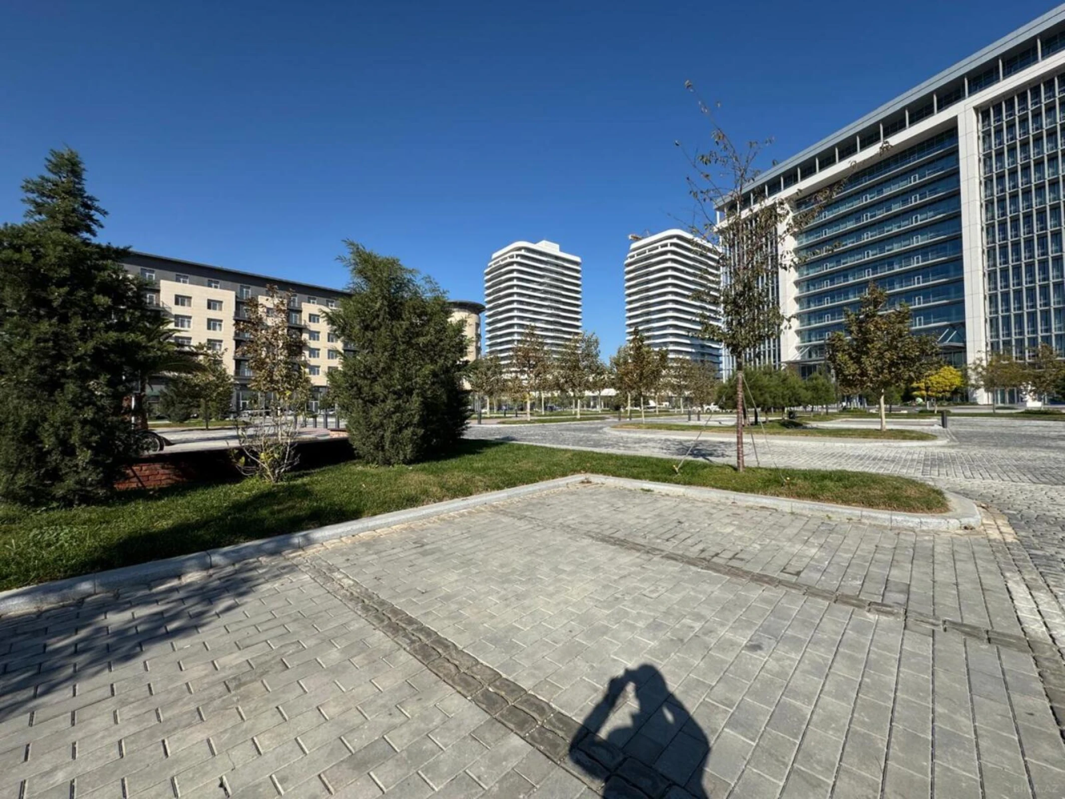 Satılır 3 otaqlı mənzil 129 m²