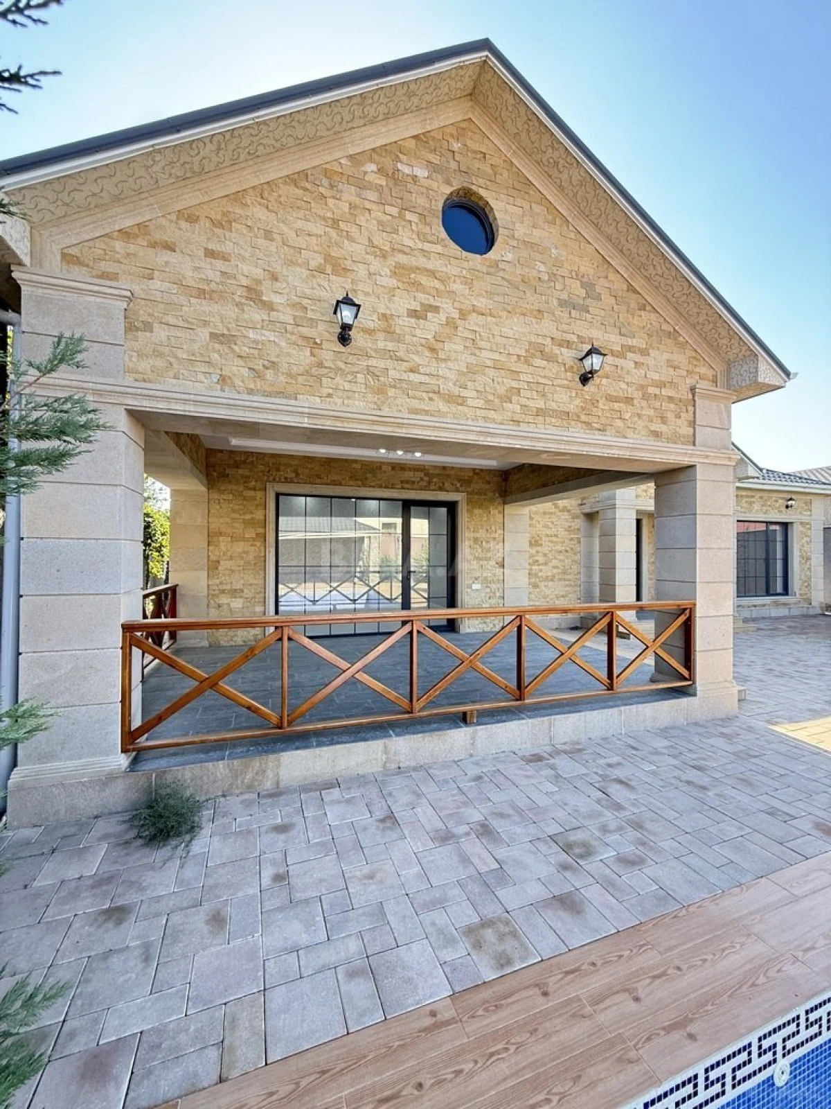 Satılır 4 otaqlı həyət evi 180 m²