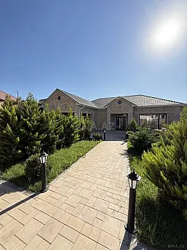 Satılır 4 otaqlı həyət evi 180 m²