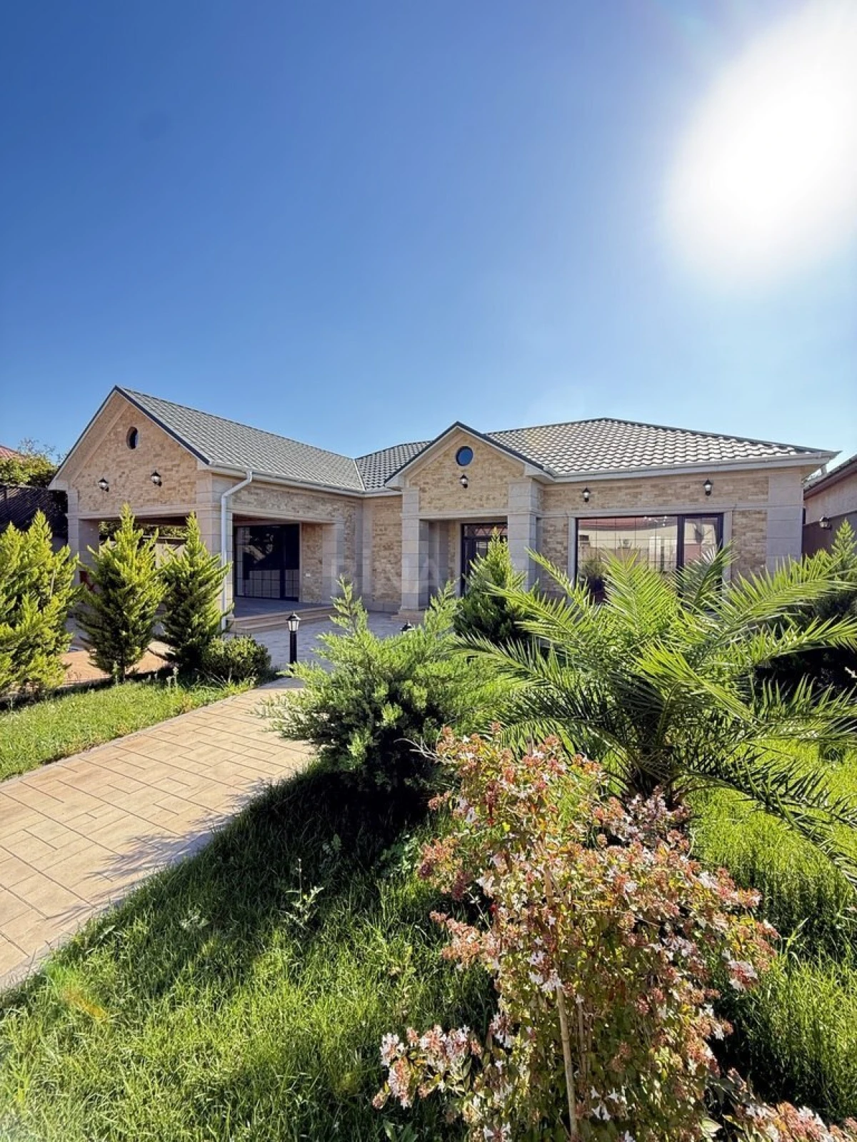 Satılır 4 otaqlı həyət evi 180 m²