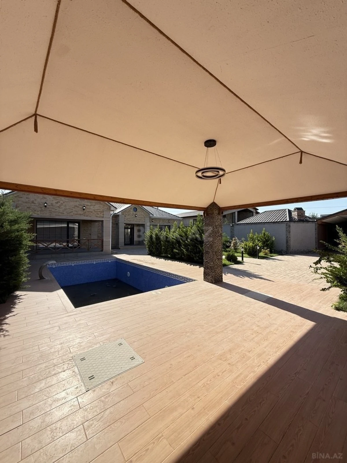 Satılır 4 otaqlı həyət evi 180 m²