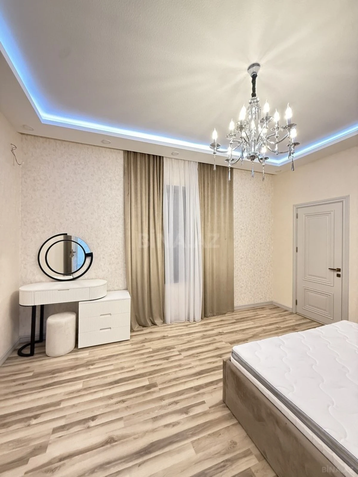 Satılır 4 otaqlı həyət evi 180 m²