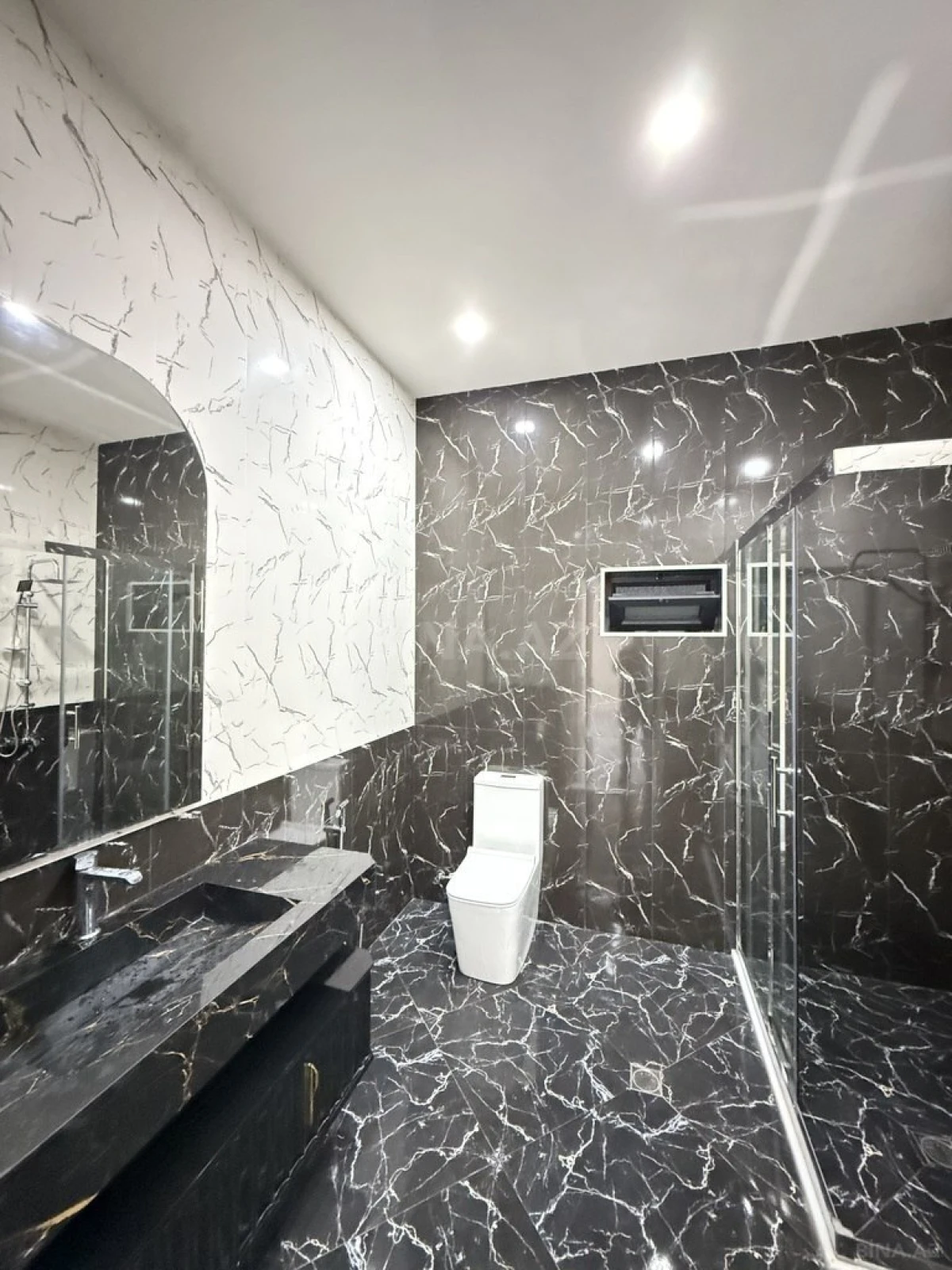 Satılır 4 otaqlı həyət evi 180 m²