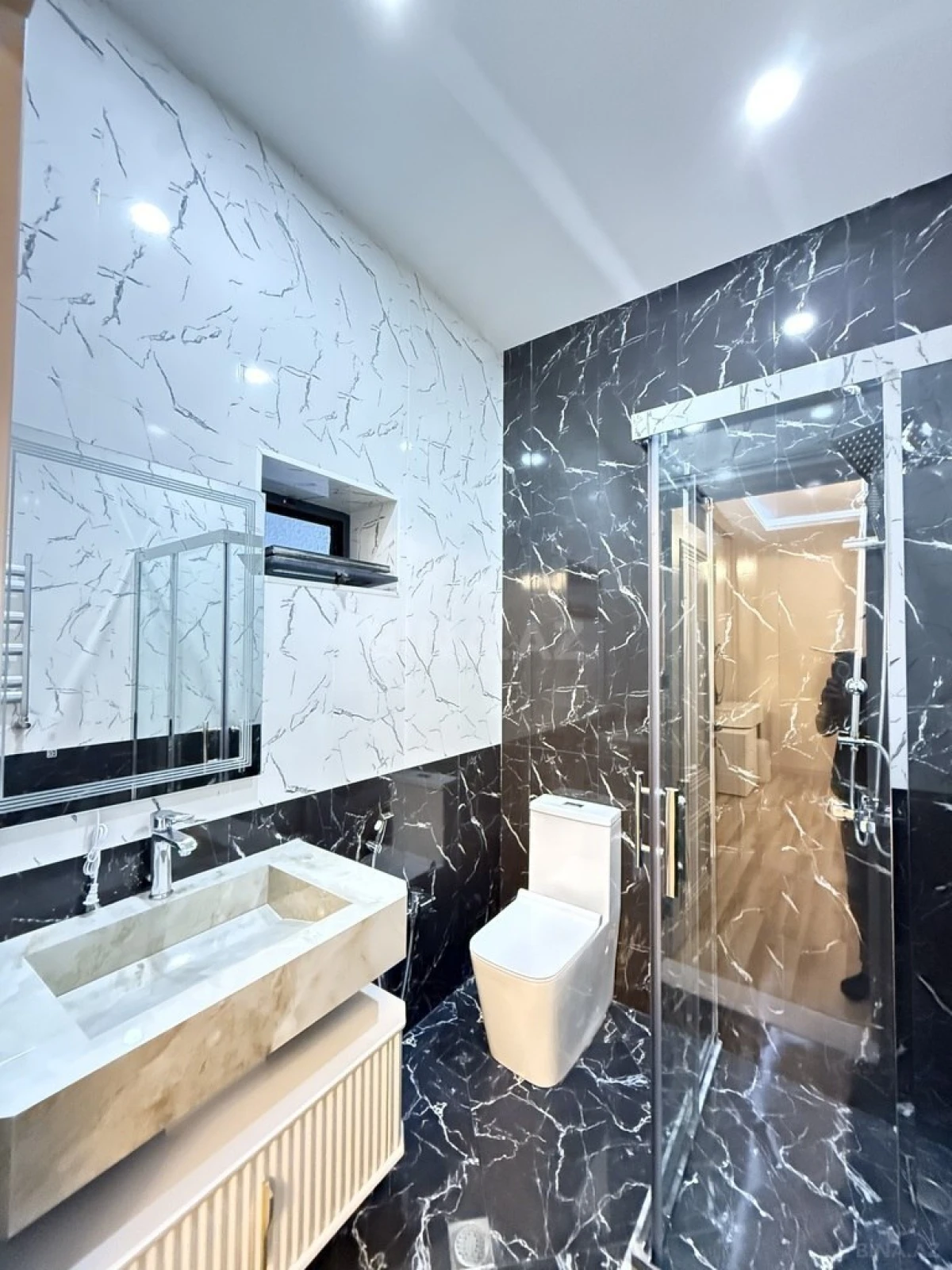 Satılır 4 otaqlı həyət evi 180 m²