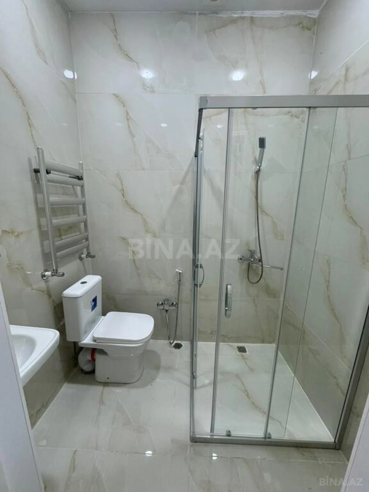 Kirayə verilir 2 otaqlı mənzil 70 m²