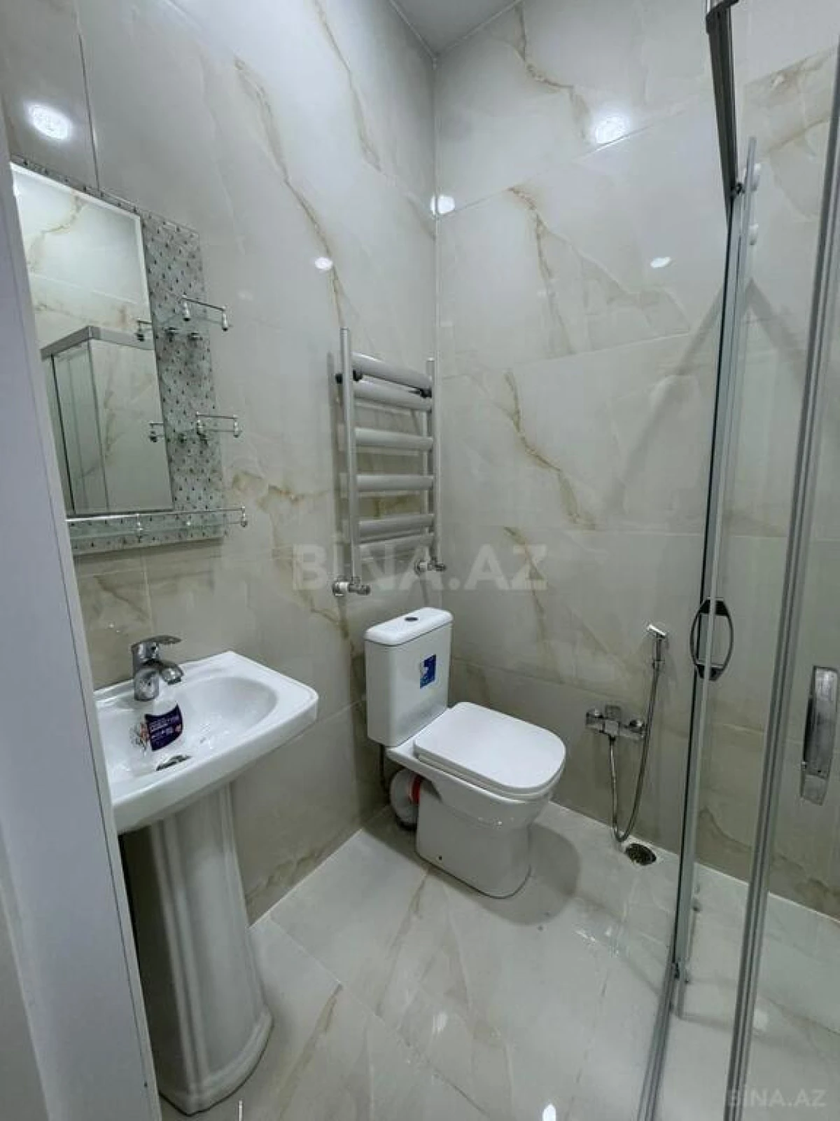Kirayə verilir 2 otaqlı mənzil 70 m²