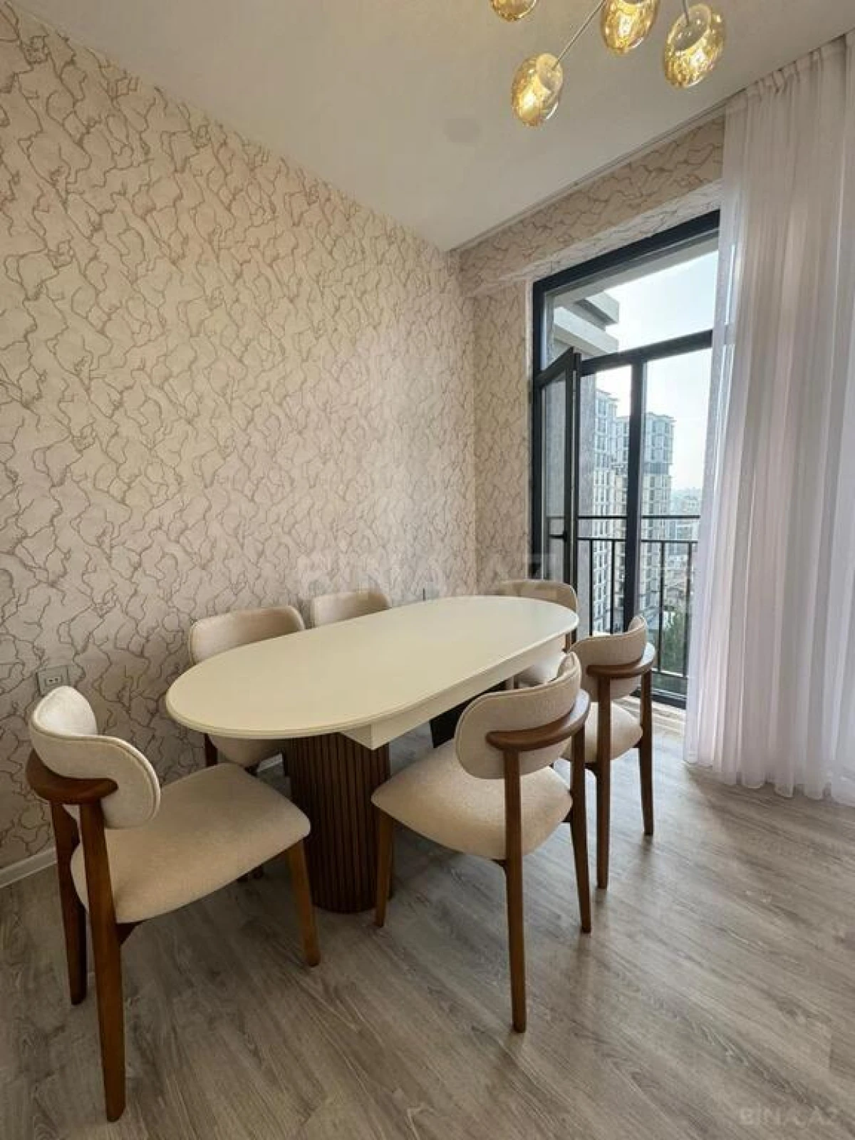 Kirayə verilir 2 otaqlı mənzil 70 m²