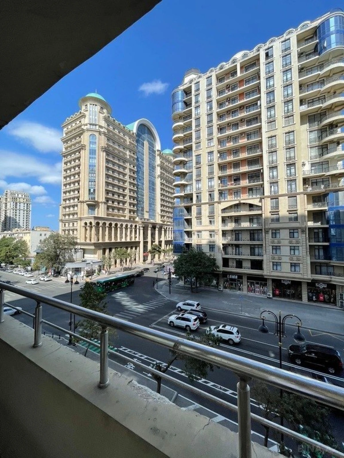 Kirayə verilir 3 otaqlı mənzil 140 m²