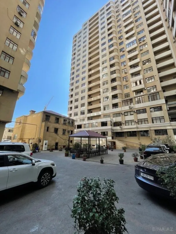 Kirayə verilir 3 otaqlı mənzil 140 m²