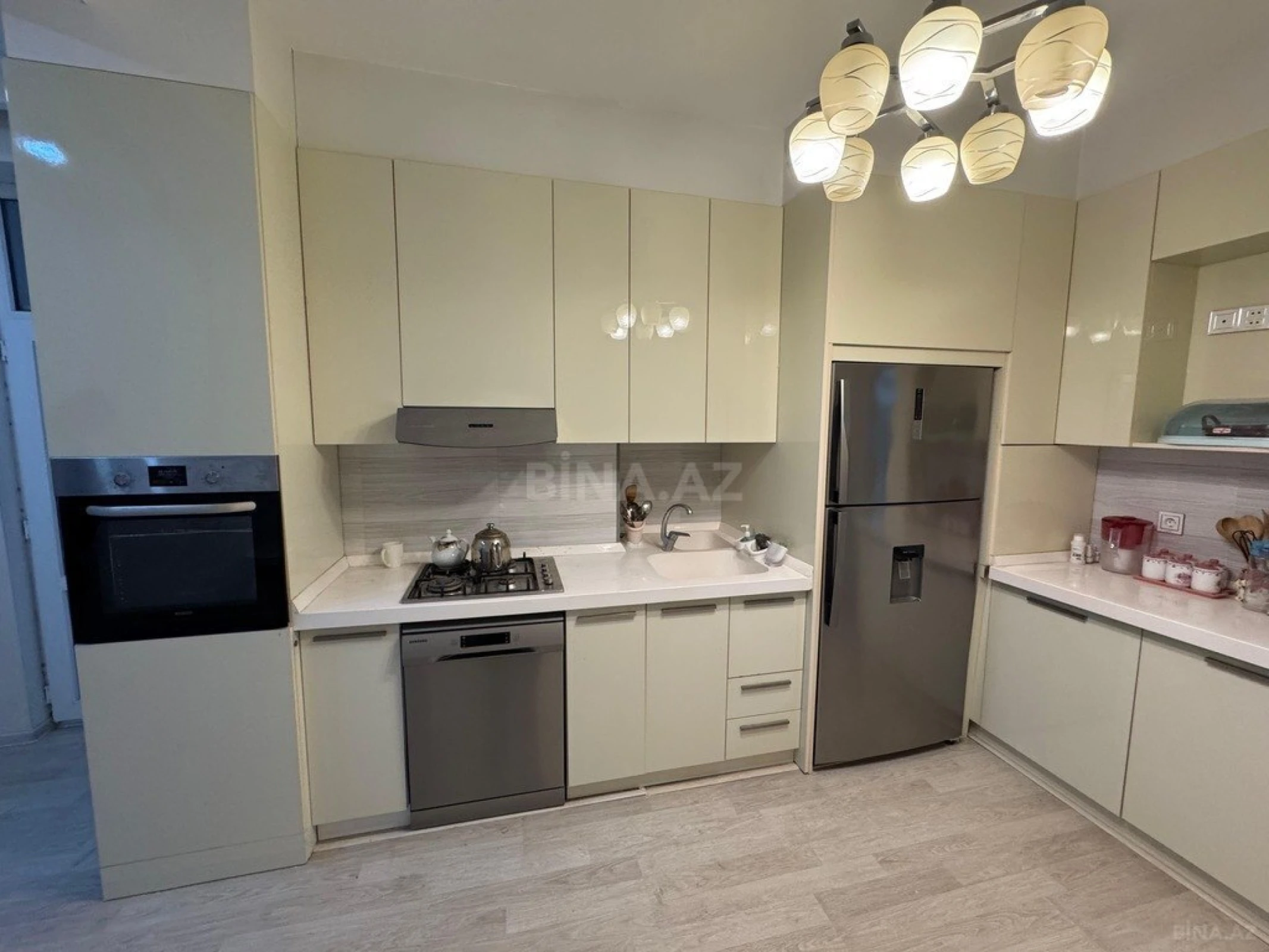 Satılır 3 otaqlı mənzil 120 m²