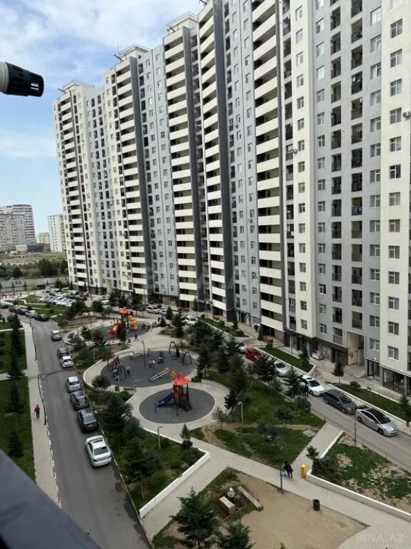 Satılır 4 otaqlı mənzil 155 m²