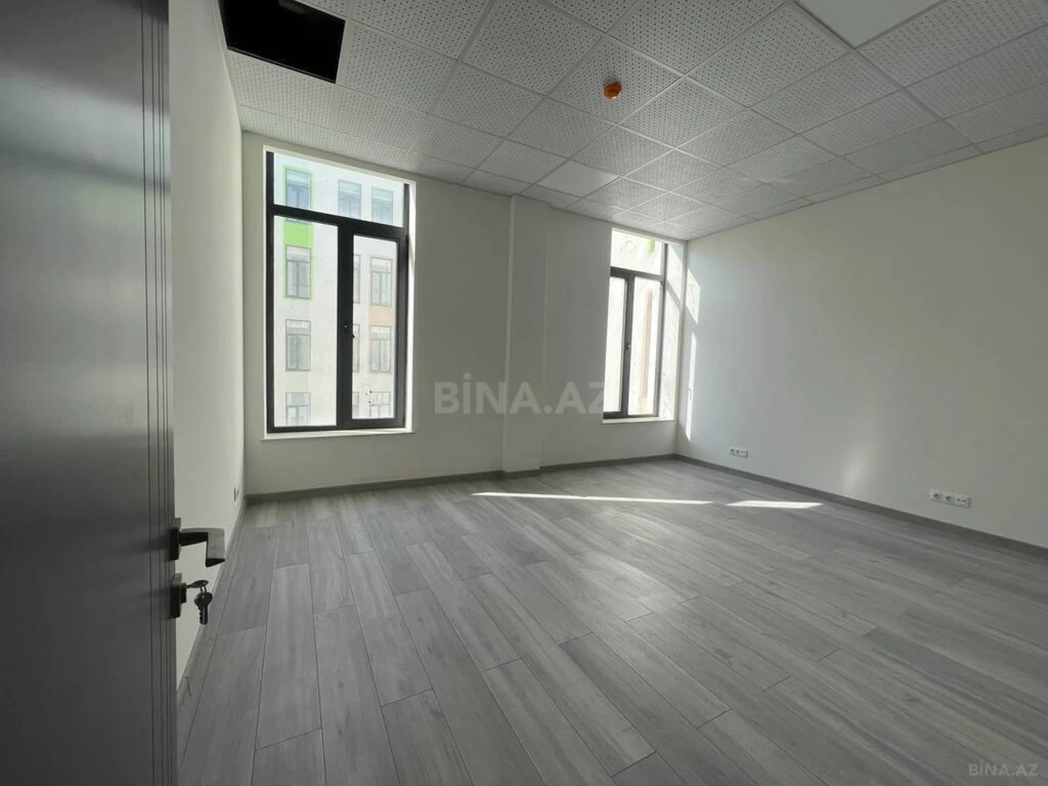 Kirayə verilir 4 otaqlı ofis 106 m²
