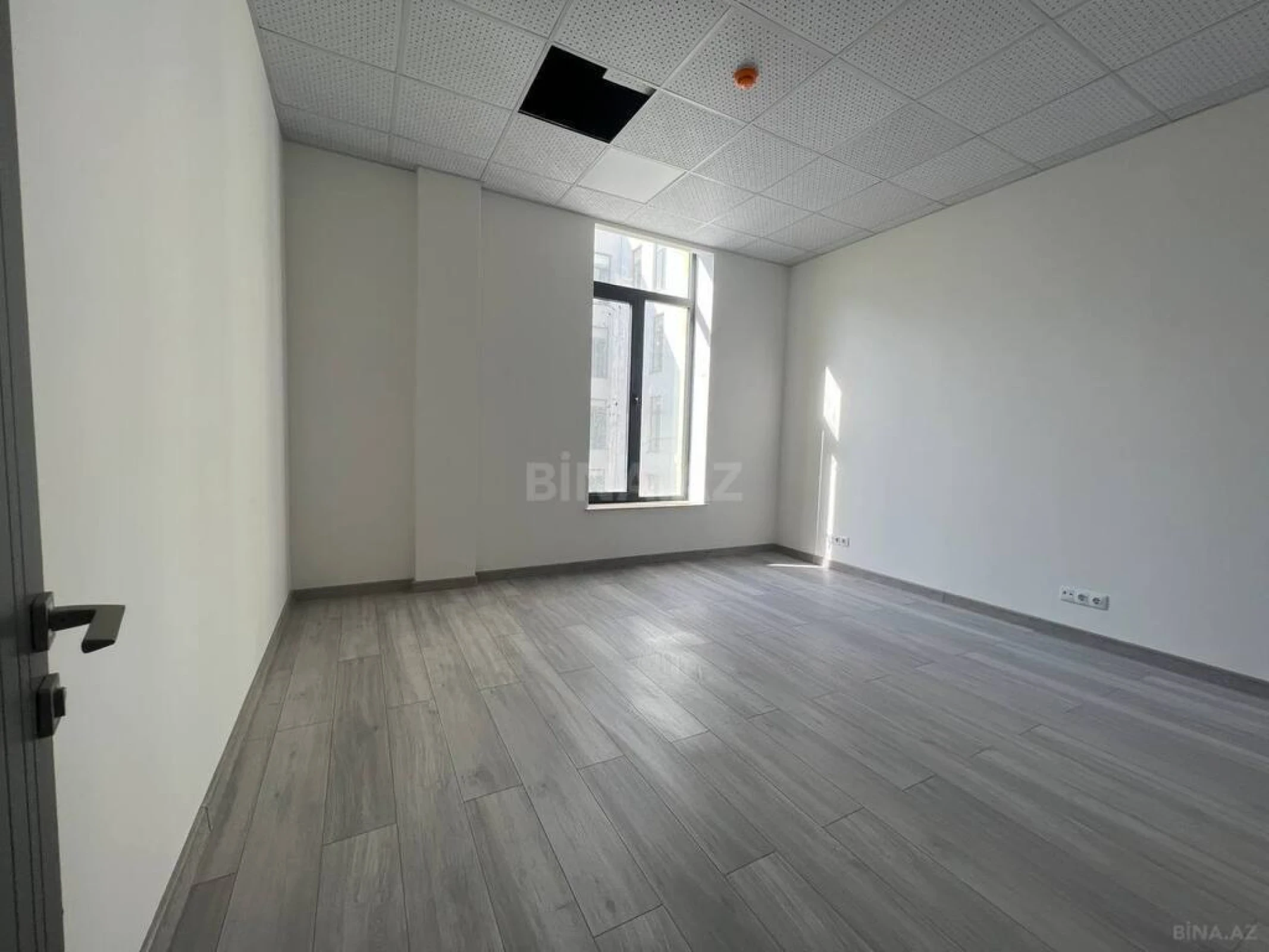 Kirayə verilir 4 otaqlı ofis 106 m²