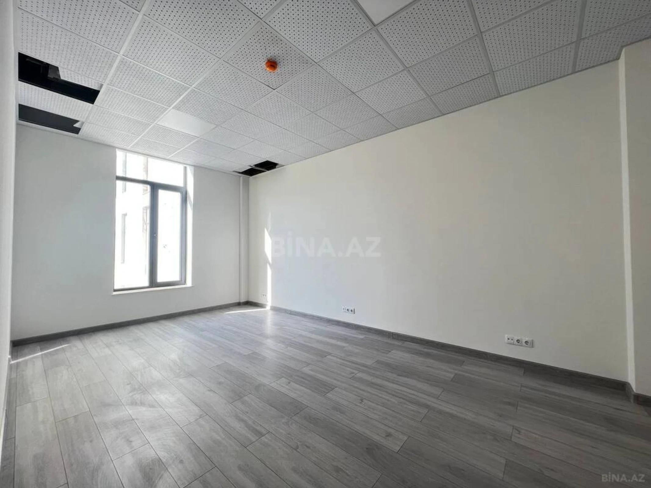 Kirayə verilir 4 otaqlı ofis 106 m²