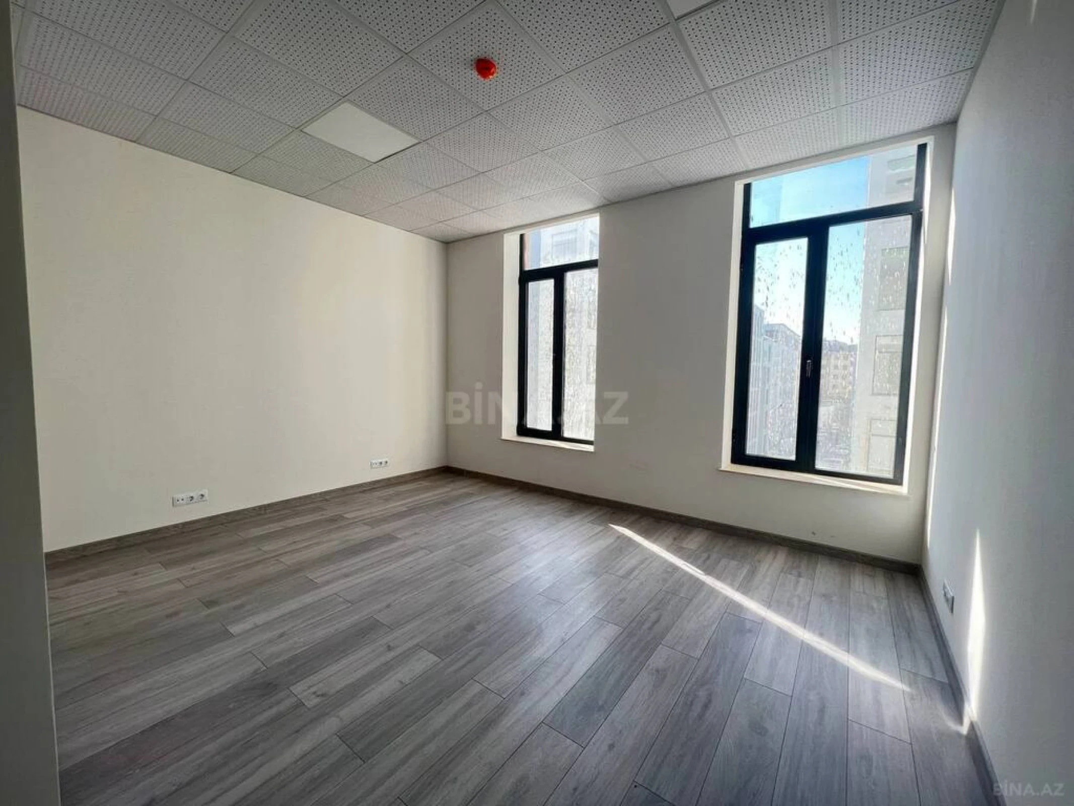Kirayə verilir 4 otaqlı ofis 106 m²