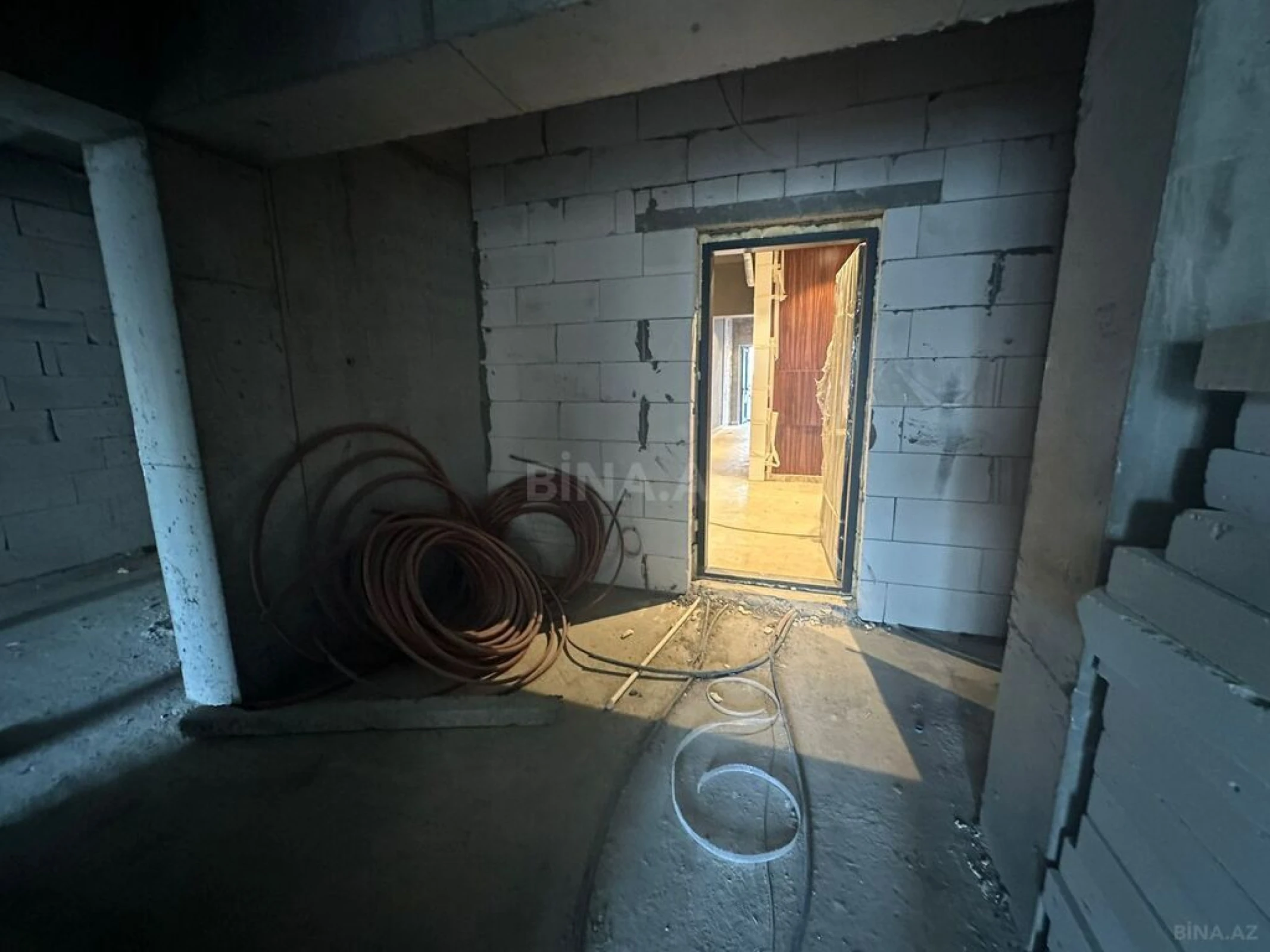 Satılır 2 otaqlı mənzil 91 m²