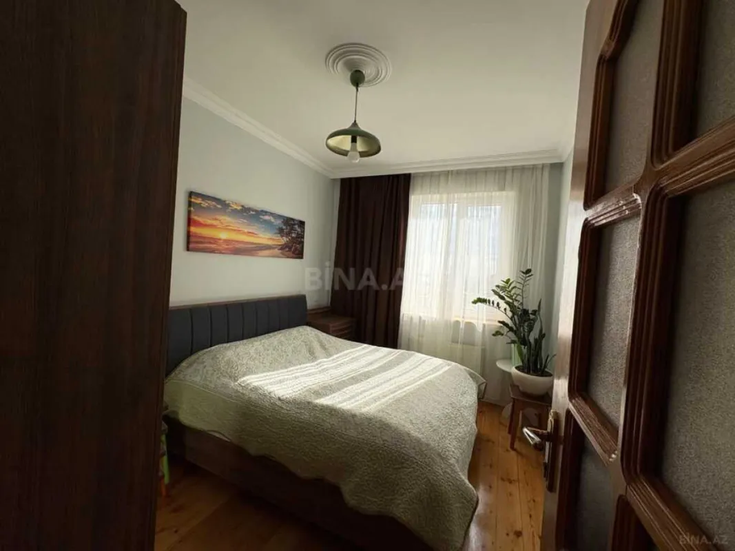Satılır 5 otaqlı mənzil 110 m²