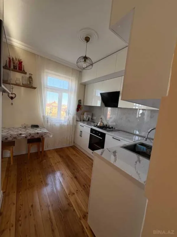Satılır 5 otaqlı mənzil 110 m²