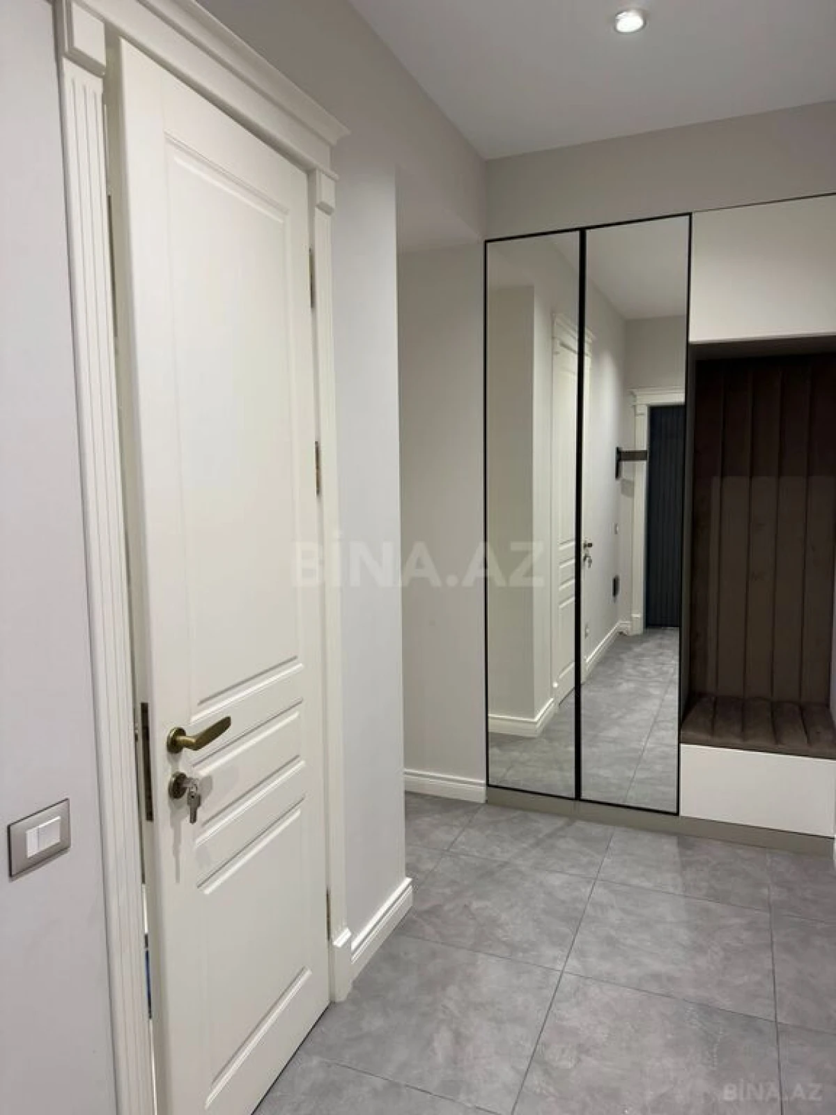 Satılır 2 otaqlı mənzil 67 m²