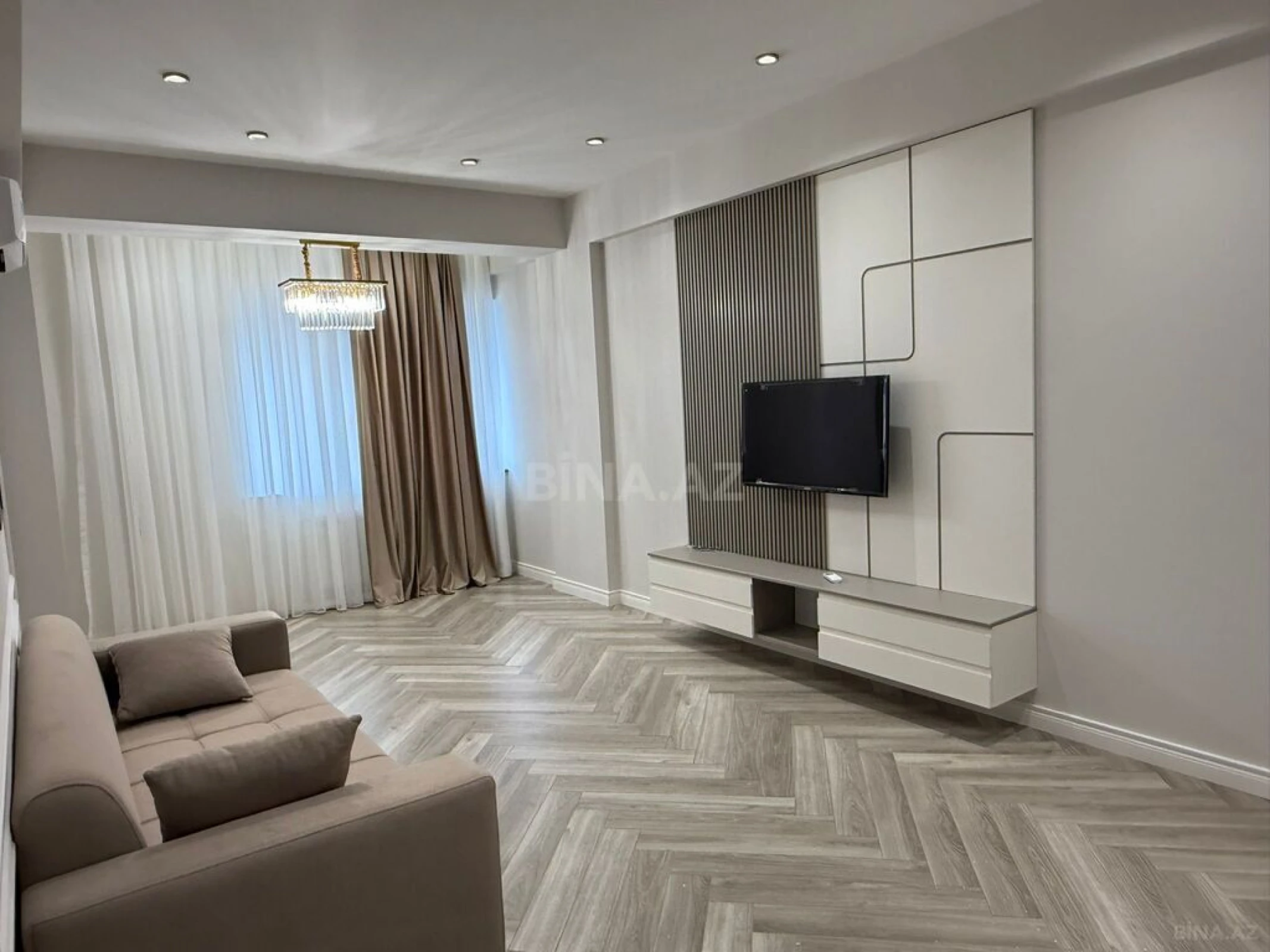Satılır 2 otaqlı mənzil 67 m²