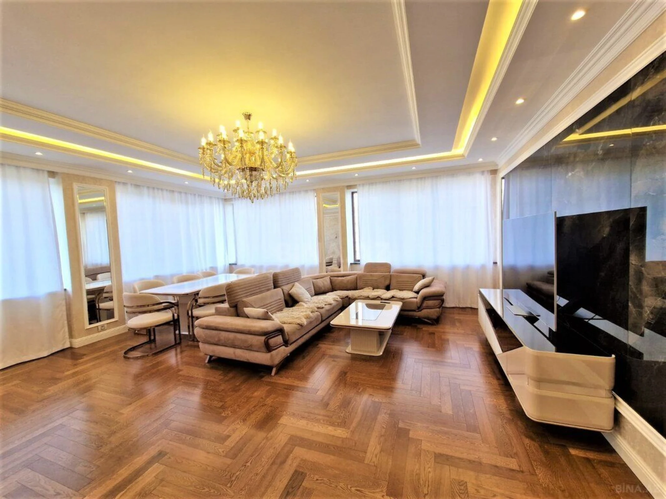 Kirayə verilir 5 otaqlı mənzil 320 m²