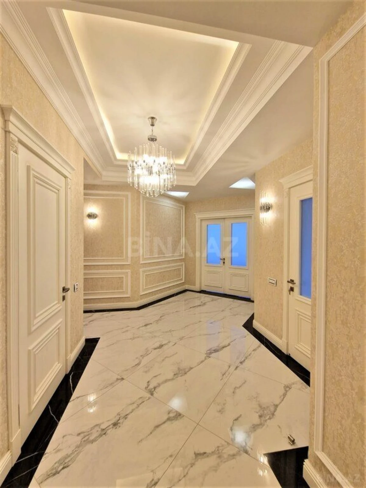 Kirayə verilir 5 otaqlı mənzil 320 m²